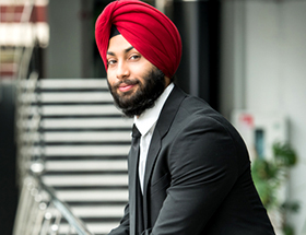 Single Sikh businessman ready for work