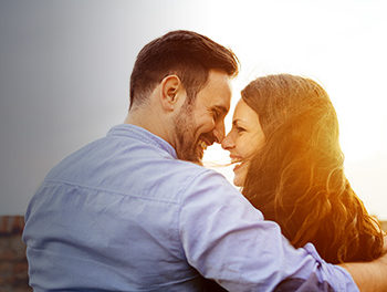 couple kissing at sunset