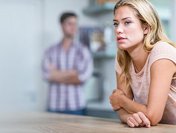 Woman who can't connect with emotionally unavailable man